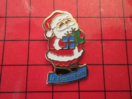 713F Pins Pin's / Rare & De Belle Qualité  THEME : NOEL / PERE NOEL DE LA BLANCHE PORTE - Navidad