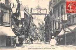 Besançon     25       Les Fêtes D'Août 1909   Décorations De La Grande Rue  . Défaut     (Voir Scan) - Besancon