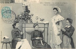 CPA 85 Vendée Aizenay La Toilette De La Mariée Chez La Couturière L'Essayage - Lib. Poupin Mortagne - Aizenay