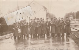 SAINT-MICHEL Sur ORGE - Militaires En Gare De Saint Michel Sur Orge Sur Le Quai Direction Paris    ( Carte Photo ) - Saint Michel Sur Orge