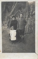 Carte Photo Ancienne : Famille à La Campagne (non Identifiée) - Généalogie