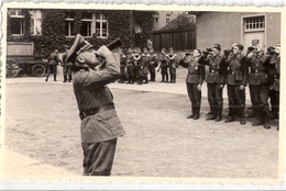 QUEDLINBURG Am Harz Abschiedstrunk Spieß Mit Kompanie Auf Dem Kasernenhof 28.5.1942 Rückseitig Handschriftlich Datiert - Quedlinburg