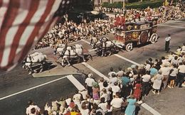 POSTCARD CIRCUS PARADE OLD MILWAUKEE - Circus