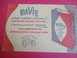 Buvard/Lavage / RAVIE/Spécial Pour Laine , Soie/ C'est Un Produit Nouveau /Toutes Ravies De Ravie/Vers1945-1960  BUV348 - Wassen En Poetsen
