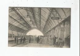 LA GARE DE RIVESALTES MOBILISEE 1914 (9) MILITAIRES ET CIVILS - Rivesaltes