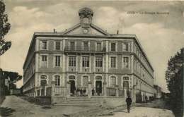 UZES  LE GROUPE SCOLAIRE   Voyagée  En 1908 - Uzès