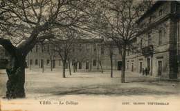 UZES  LE COLLEGE (cour Intérieure) Voyagée En 1912 Pour Melle Fournier J à CORNILLON Vierge édition Maison Universelle - Uzès