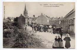 ARZON--Vue De L'entrée Du Bourg à La Sortie De La Grand'messe (très Animée)........à Saisir - Arzon