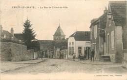 CRUZY LE CHATEL LA RUE DE L'HOTEL DE VILLE - Cruzy Le Chatel