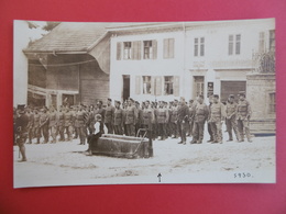ETTINGEN  ( BASILEA )  CARTE PHOTO D'un Régiment Militaire Dans Le Village  - Environs De BALE  - ARLESHEIM - REINACH - BL Basel-Land