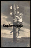 ALTE POSTKARTE KIND AUF TELEGRAFENMAST Junge Boy Telefon Telephone Telegraph Pole Poteau Télégraphique Postcard Cpa AK - Cartes Humoristiques