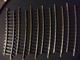 HORNBY-acHO MECCANO  6  RAILS COURBÉES 10,5cm A 1 COUPURE R= 439 - Vías Férreas