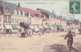 CPA 76 @ LONDINIERES - LA GARE En 1909 - Automobile Devant La Ruche Picarde @ Edition Trenchard épicerie - Londinières