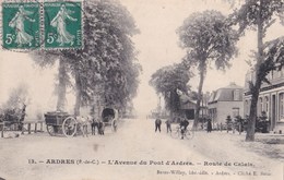 CPA  : Ardres (62)  Avenue Du Pont D'Ardres  Route De Calais   Attelages Café Dancing Duhamel    Ed Barras Willay - Ardres