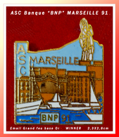 SUPER PIN'S Banque "BNP" : ASC BNP MARSEILLE 1991, émail Grand Feu Base Or, Signé WINNER, Format 2,3X2,8cm - Bancos