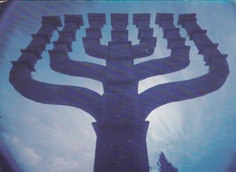 CPM 12X17 . ISRAEL. Judaïca . JERUSALEM . The Kneset . The Seven-branched Menorah . Emblem Of The State Of Istaël - Israel