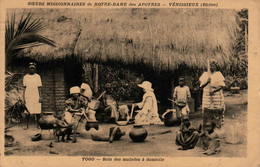 TOGO - Les Soeurs Missionnaires De Notre-Dame Des Apotres Soignant Des Malades à Domicile - Togo