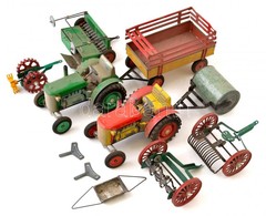 Csehszlovák Fém Játék Traktorok, Kiegészítőkkel, Karton Pajtával - Other & Unclassified