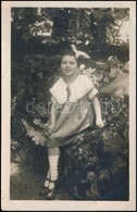 1925 Krúdy Zsuzsa (1919-1992), Krúdy Gyula Lányának Gyermekkori Fényképe, Fotólap, Hátoldalon Feliratozva, Sarkain Törés - Other & Unclassified