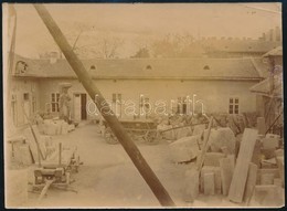 Cca 1900 Kőfaragó Műhely Szekérrel, Fotó, Felületén Törésnyom, 12×16 Cm - Autres & Non Classés