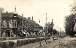 ** T2 Zsombolya, Hatzfeld, Jimbolia; Mária Királyné út, Bútor, üzletek / Bulev. Regina Maria / Street View With Shops - Non Classés