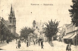 * T3 Komárom, Komárno; Nádor Utca, Szentháromság Szobor, Löwinger és Neu üzlete / Street View, Monument, Shops  (Rb) - Zonder Classificatie