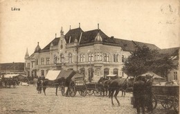 ** T2/T3 Léva, Levice; Városháza, Ropper Győző és Kovács S. üzlete, Piaci Lovaskocsik / Town Hall, Shops, Market With Ho - Zonder Classificatie