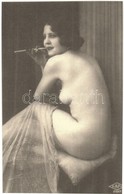 ** T1 Vintage Erotic Nude Lady Smoking. HM Faszination Aktphotographie 1850-1930. - Ohne Zuordnung