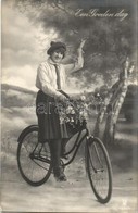 ** T1 Een Goeden Dag / A Good Day. Lady On Bicycle - Zonder Classificatie
