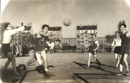 * T2/T3 1953 Haladás Jogi Kar - Lenin Intézet Kézilabda Meccse / Hungarian Handball Match. Photo (EK) - Unclassified