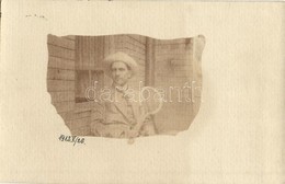 T2/T3 1912 Man Wearing A Hat With Tennis Racket. Photo (fl) - Sin Clasificación