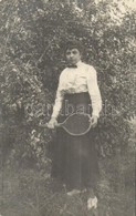 * T2 1916 Lady With Tennis Racket. Photo - Non Classés