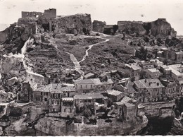 CPSM 10X15 . En Avion Au-dessus De.... LES BAUX (13) Les Ruines Du Château Des Seigneurs Des Baux Et Le Village - Les-Baux-de-Provence