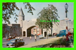 QUÉBEC - PORTE ST-JEAN - ANIMÉE DE VIEILLES VOITURES - CIRCULÉE EN 1958 - SCENIC ART - EMILE KIROUAC - - Québec – Les Portes