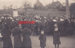 Carte Photo à Identifiée. -   (procession Religieuse, Village) - (voir Scan Recto-verso). - Otros & Sin Clasificación