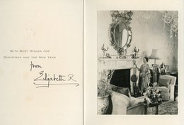 QUEEN ELIZABETH THE QUEEN MOTHER Signature 'Elizabeth R' On A Folding Christmas Card Inside Right Is A Black & White Pho - Otros & Sin Clasificación