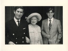 QUEEN ELIZABETH THE QUEEN MOTHER 1975 Folded Christmas Card, Inside Right - Black & White Photograph Of The Queen Mother - Other & Unclassified