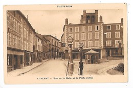 CUNLHAT   (cpa 63)   Rue De La Halle Et Le Poids Public (vieilles Pompes à Essence)   -  L 1 - Cunlhat