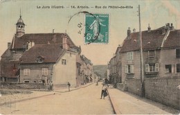 ARBOIS   39  JURA   CPA  COLORISEE RUE DE L'HOTEL DE VILLE - Arbois