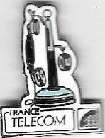 Pin's  France  Télécom  Combiné  Ancien  Bleu  Signé  J M G - France Telecom