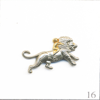 Pin's Médical / Santé - Logo Du Laboratoire Pfizer Avec Enfant Chevauchant Un Lion. Est. AB Paris. Zamac. T662-16 - Médical