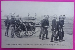 Cpa Molenbeek Sapeurs Pompiers Un Dévidoir Delhaize Frères Carte Postale Belgique Rare Pompier Brandweerman Bruxelles - Bombero