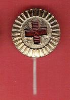 INSIGNE METAL CROIX ROUGE FABRICANT ESPAGNOL I. EGANA - Services Médicaux