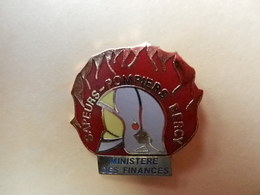 Pin S Sapeur Pompier Casque BERCY Ministère Des Finances - Pompiers