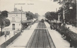 LE VESINET    78  YVELINES     CPA    LA GARE - Le Vésinet