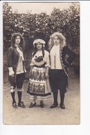 Carte Photo -Trois Jeunes Acteurs De Théâtre En Costumes De Scène???? - Theatre