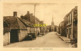 44 Ligné, Grande Rue, Vieux Tacot Au 1er Plan, Belle Carte Pas Courante - Ligné