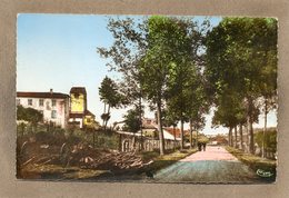 CPSM Dentelée - DOMPAIRE (88) - Aspect De L'entrée Du Bourg Côté Eglise De Laviéville Dans Les Années 50 - Dompaire