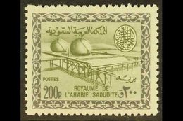 1964-72 200p Bronze-green & Slate Gas Oil Plant Redrawn, SG 556, Very Fine Never Hinged Mint, Fresh & Rare. For More Ima - Saudi-Arabien