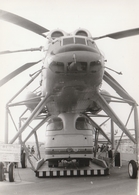 Rare Photo Véritable Salon Du Bourget Années 60 Hélicoptère Russe Transport Bus Taille 12.7 X 9 Cm - Fliegerei